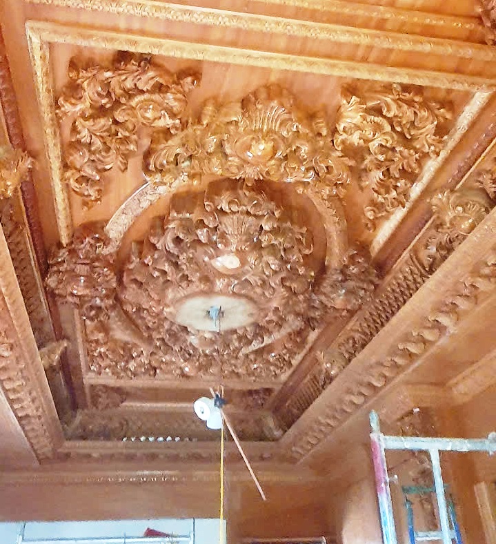 trần gỗ tự nhiên phong cách cổ điển Châu Âu