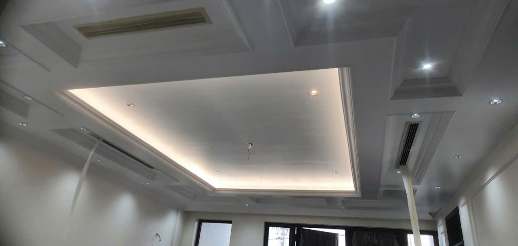 Thi công Hoàn thiện Trần gỗ nhựa Picomat